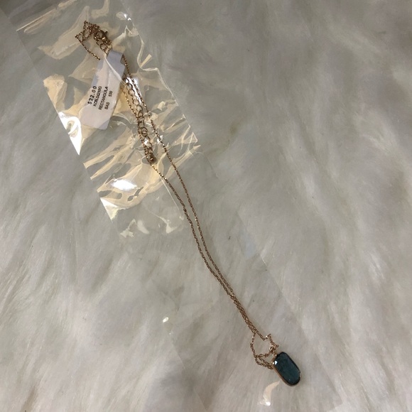 NWT Alina Rectangular Pendant Necklace - Picture 3 of 3